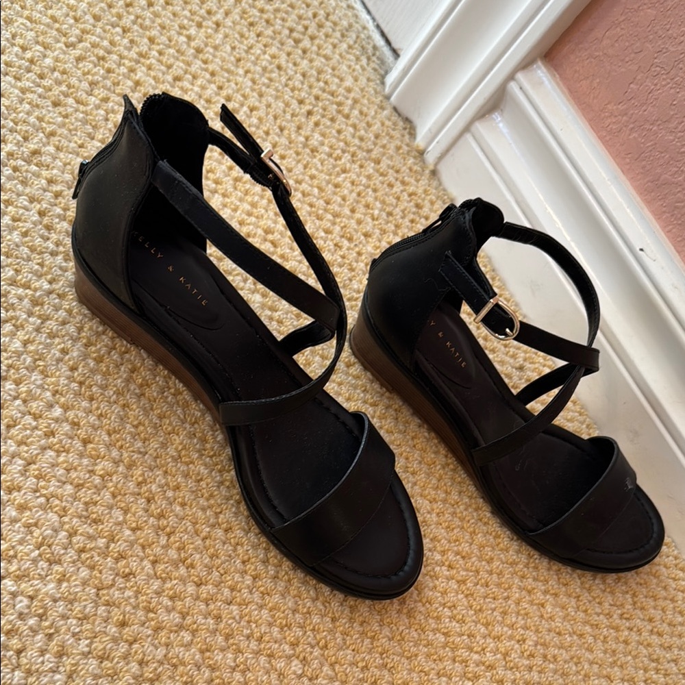 Kelly & Katie Black Strappy Sandals - Picture 5 of 7
